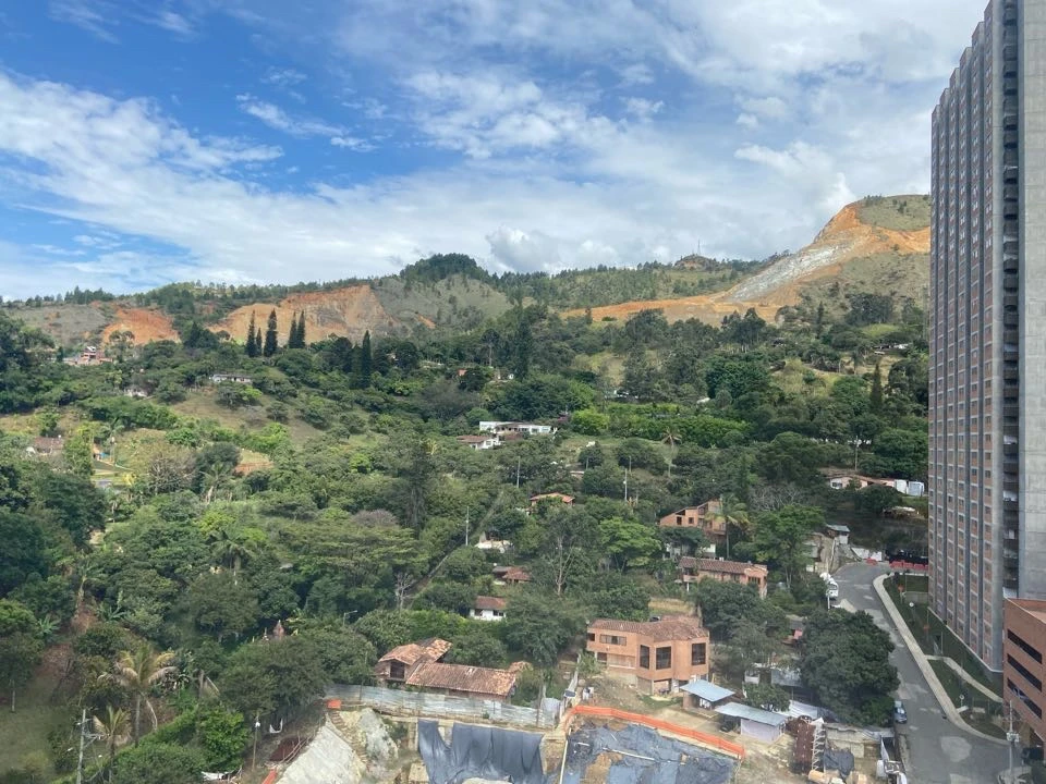 Apartamento en arriendo cerca a la estación madera
