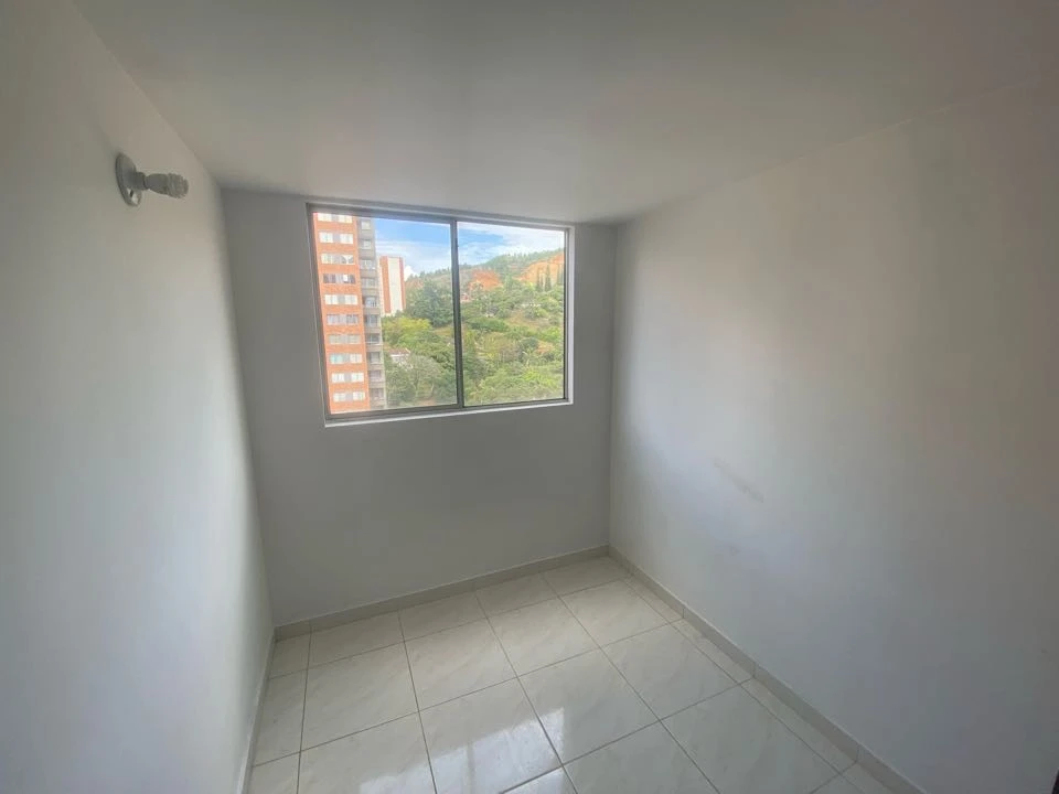 Apartamento en arriendo cerca a la estación madera