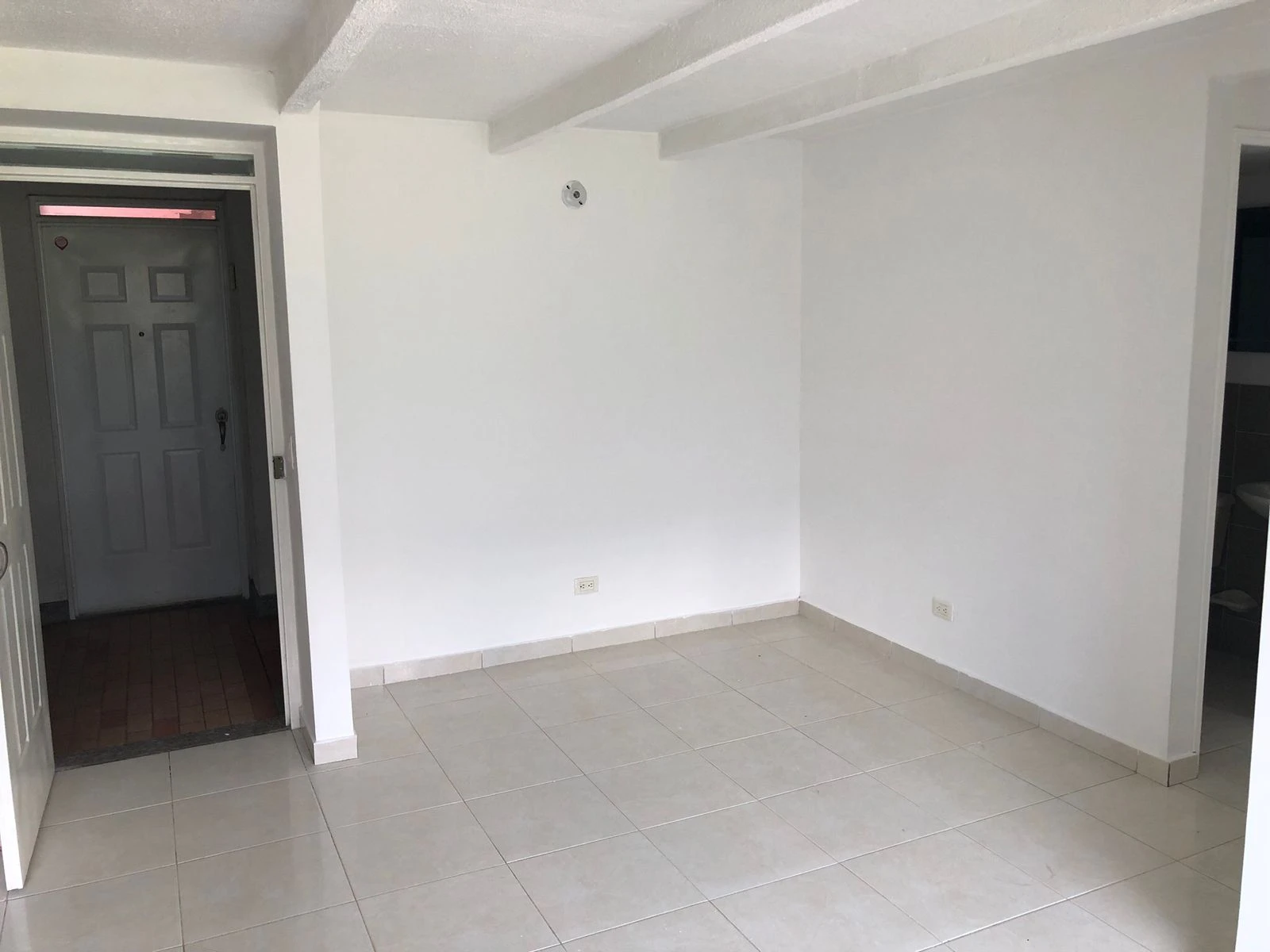 se arrienda apartamento en sector madera 