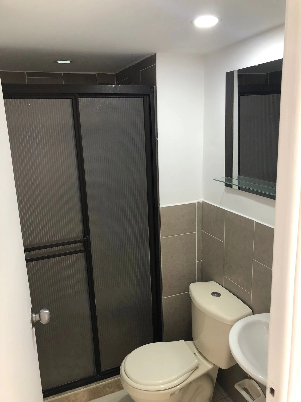 se arrienda apartamento en sector madera 