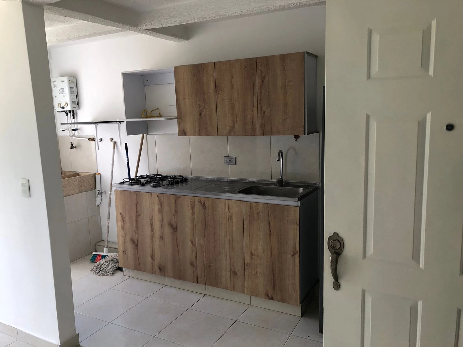 se arrienda apartamento en sector madera 