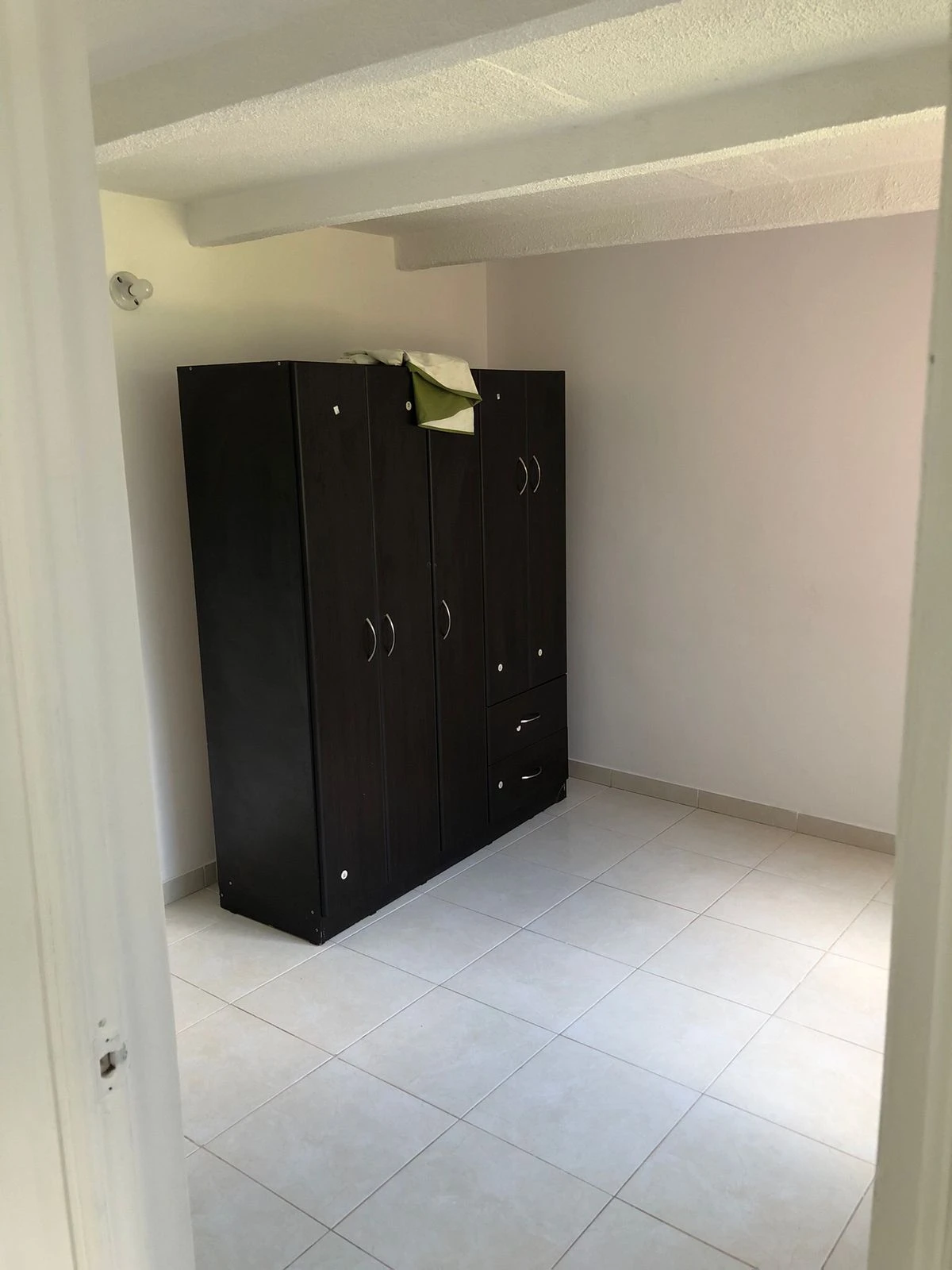 se arrienda apartamento en sector madera 