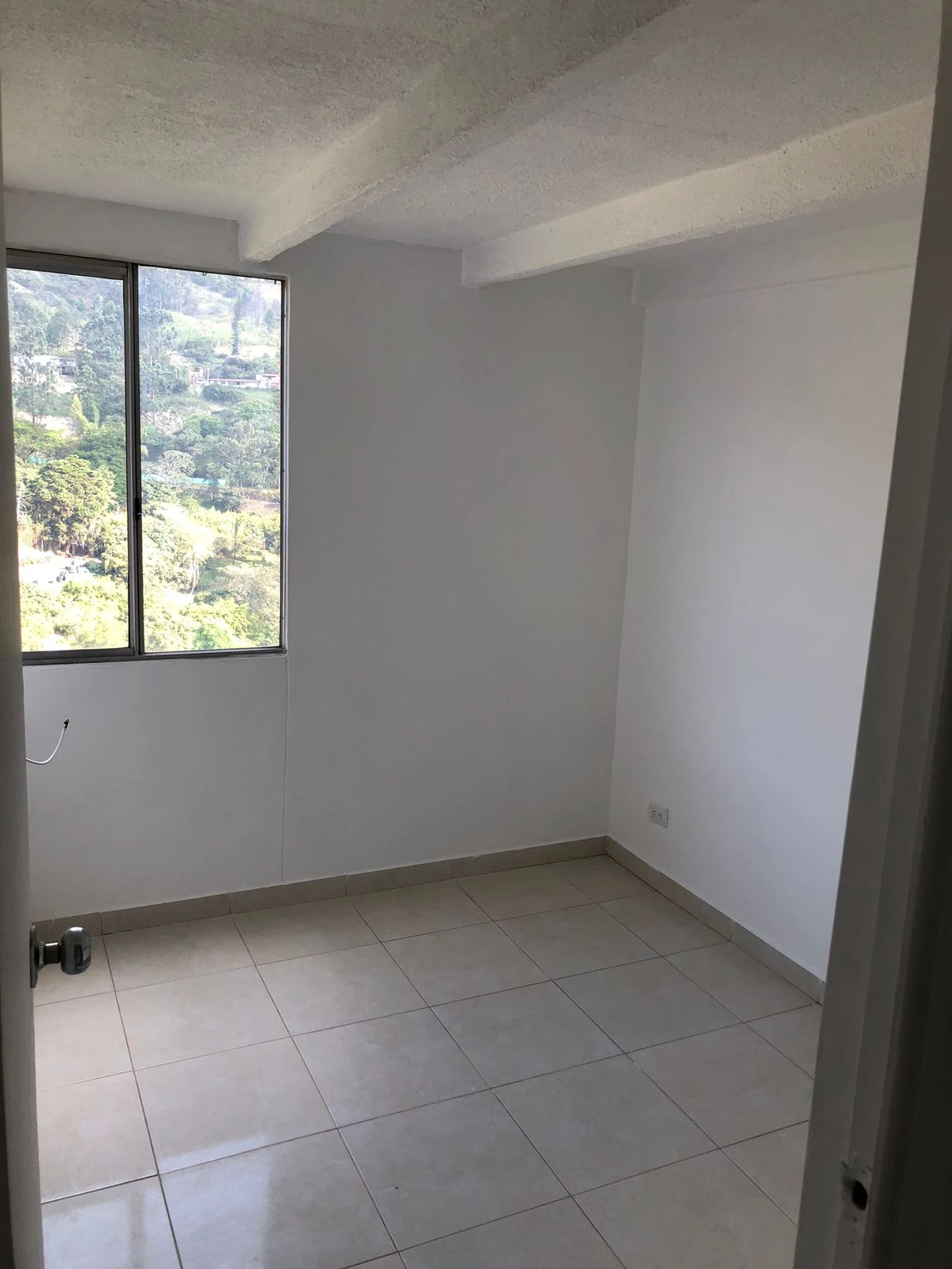 se arrienda apartamento en sector madera 