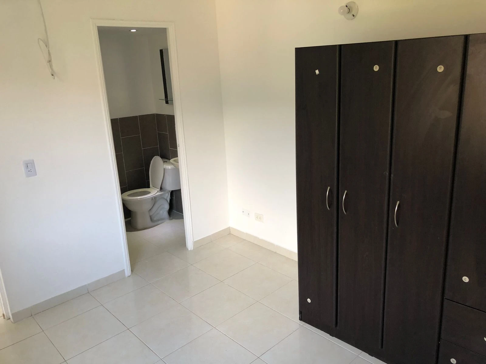 se arrienda apartamento en sector madera 