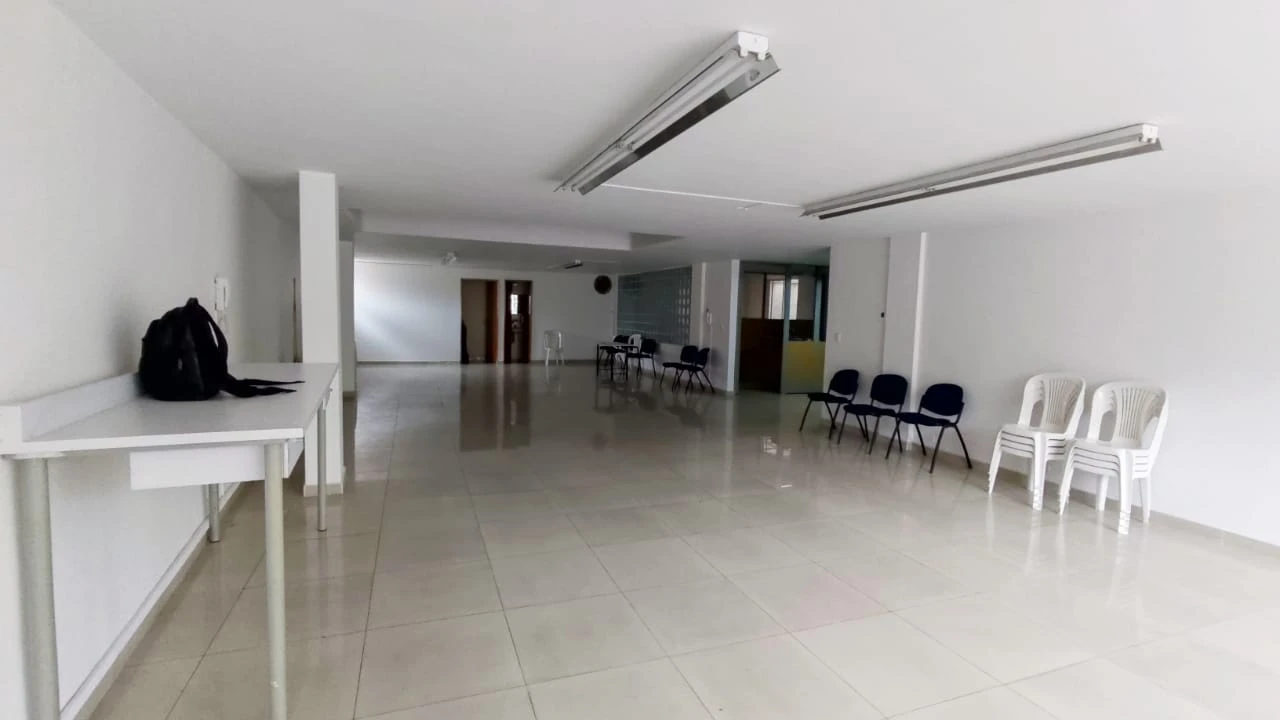 Oficinas en arriendo mall comercial cerca al parque del poblado