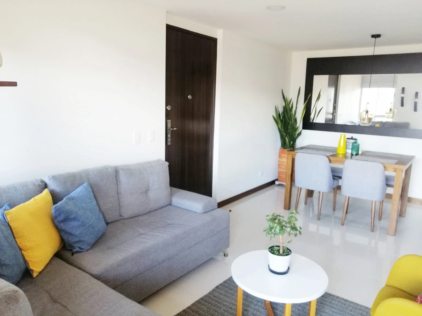 Apartamento amoblado en arriendo