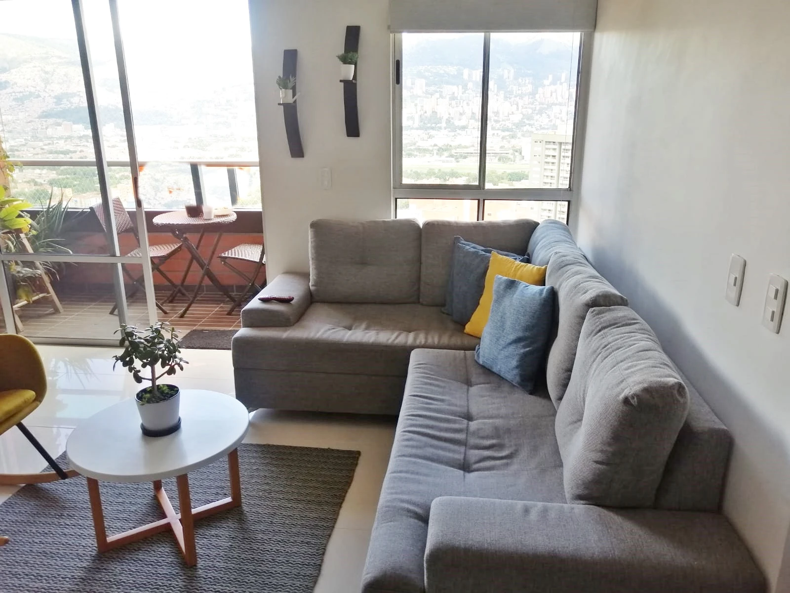 Apartamento amoblado en arriendo