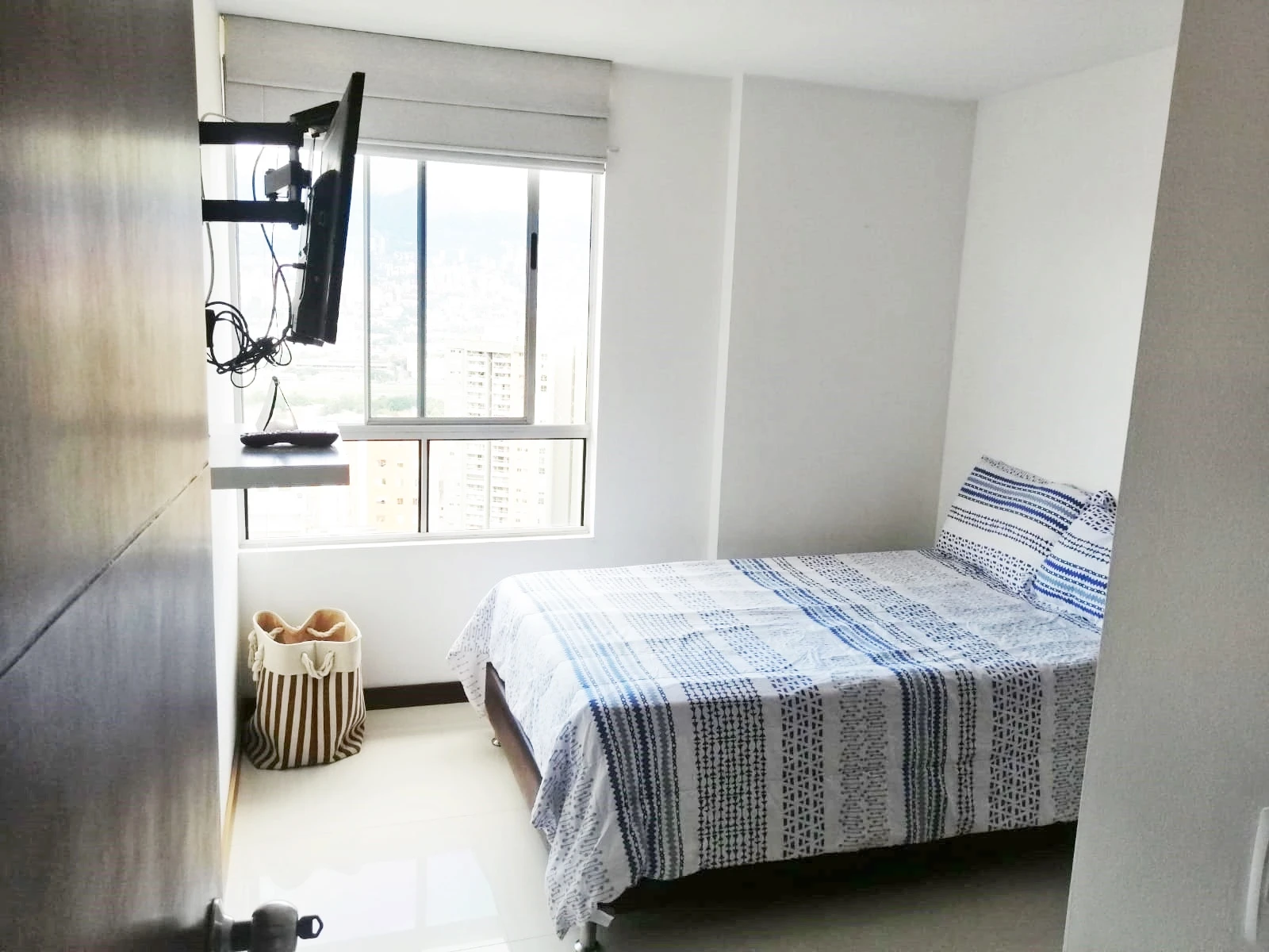 Apartamento amoblado en arriendo