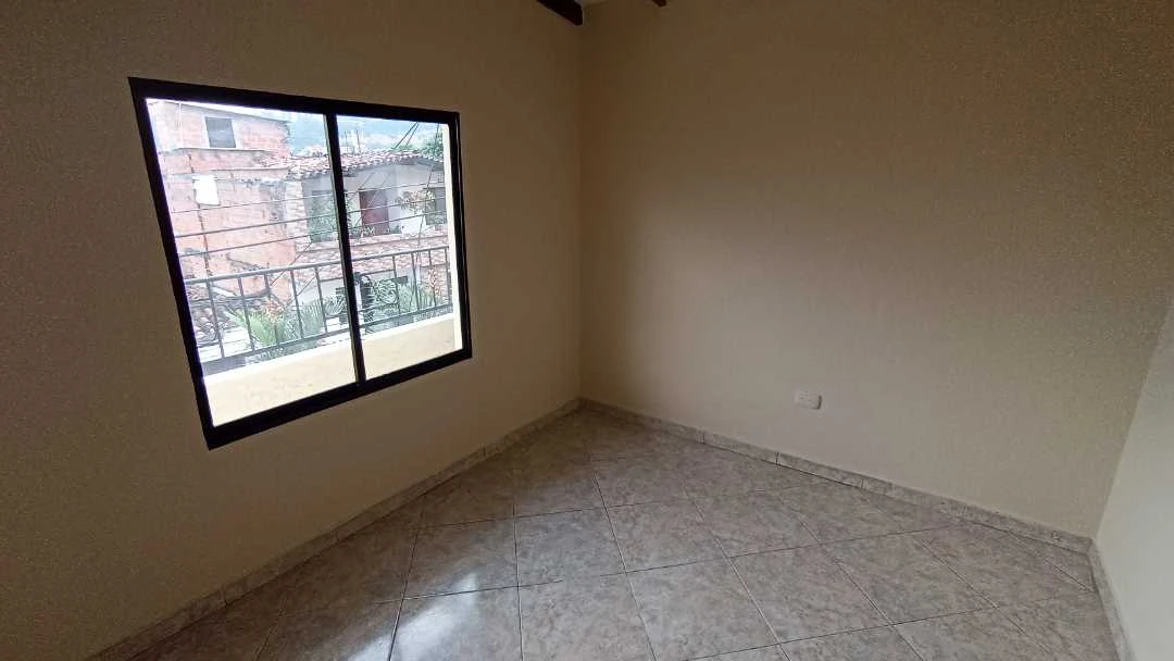 Se arrienda apto cerca al parque de bello barrio Suárez
