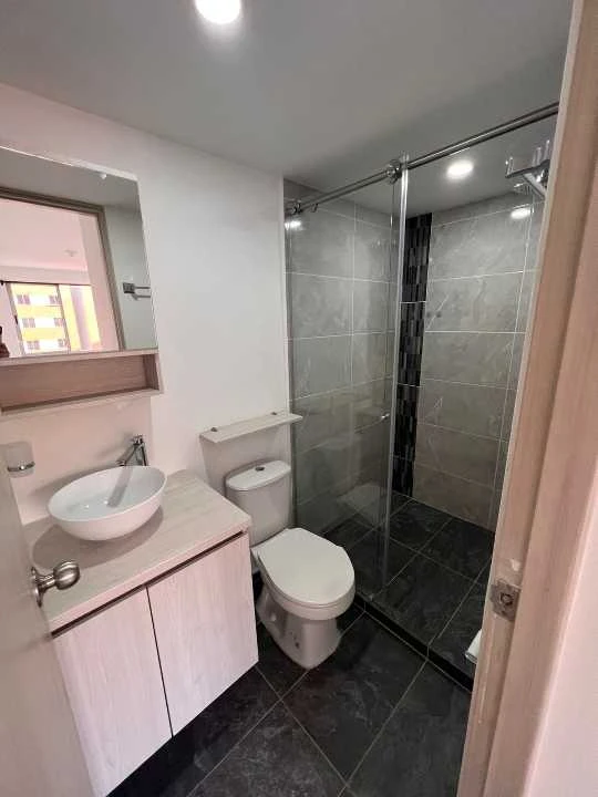 Se arrienda apartamento en unidad mediterráneo ciudad fabricato