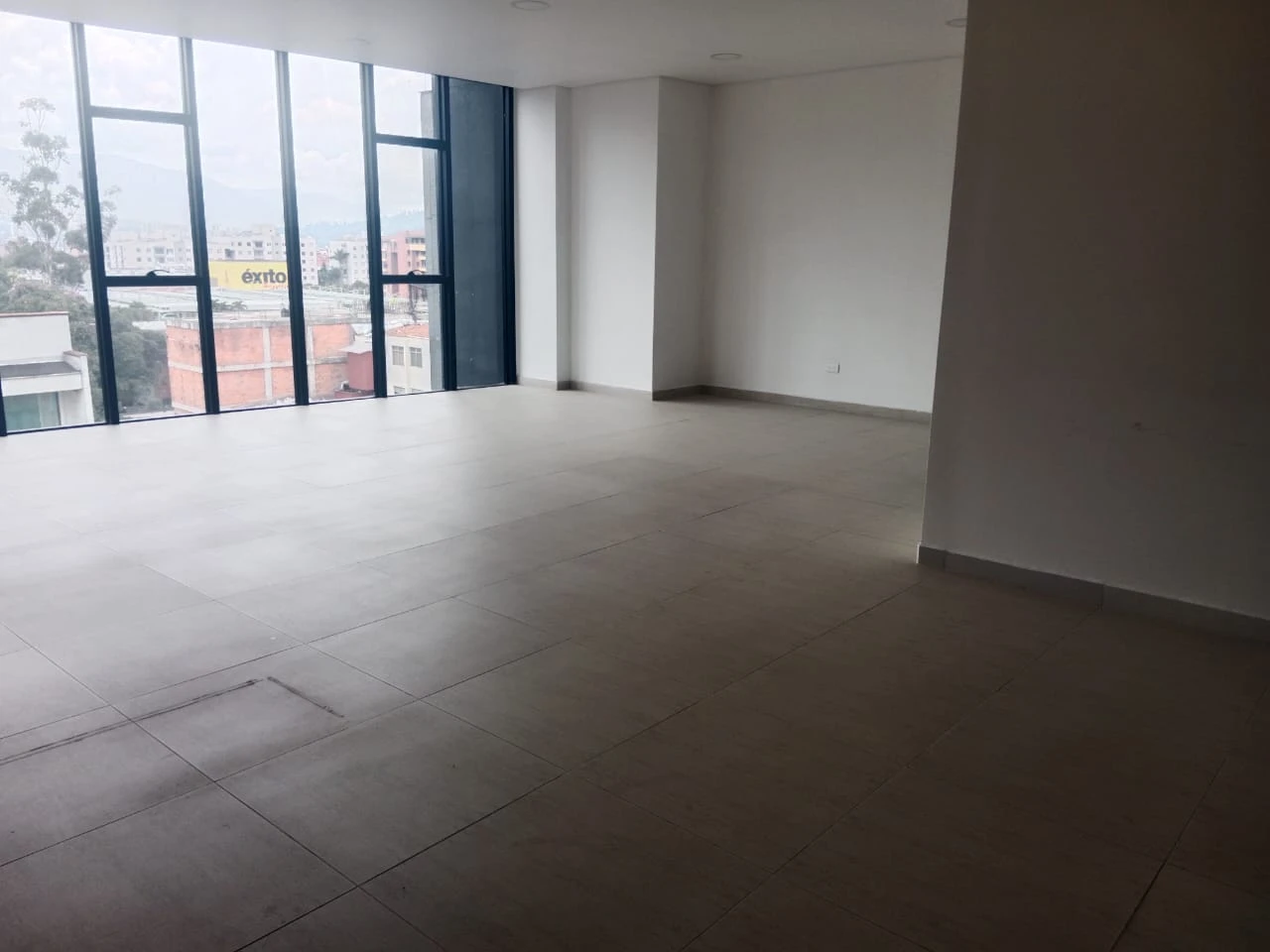 LOCAL COMERCIAL  EN ARRIENDO