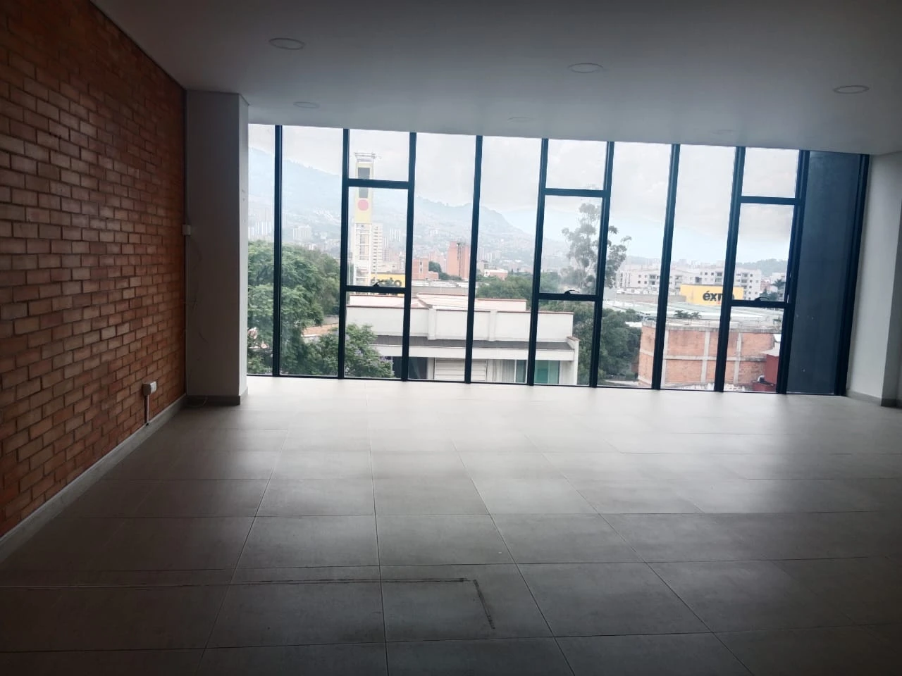 LOCAL COMERCIAL  EN ARRIENDO
