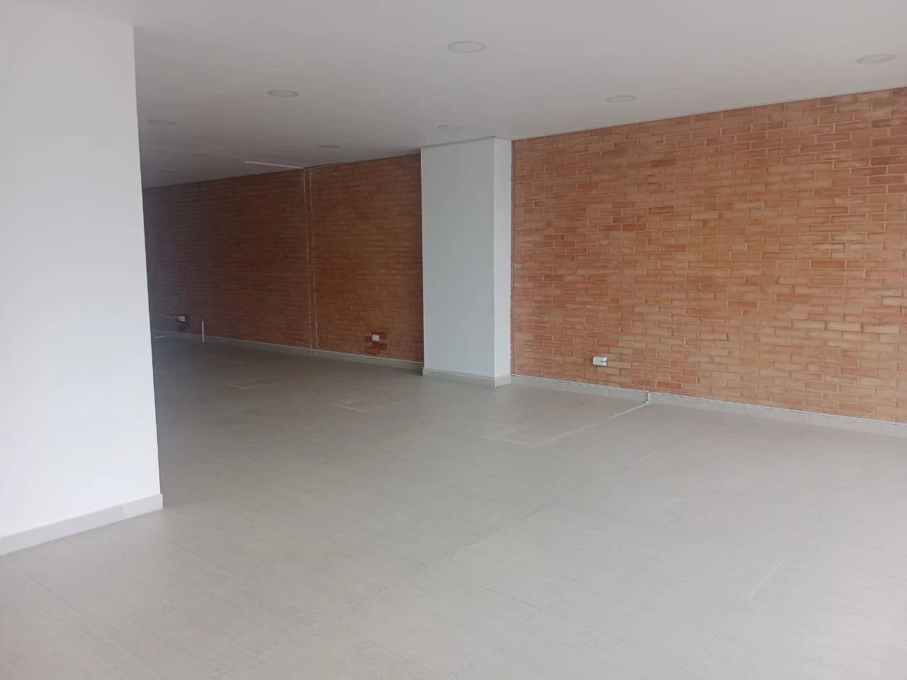 LOCAL COMERCIAL  EN ARRIENDO