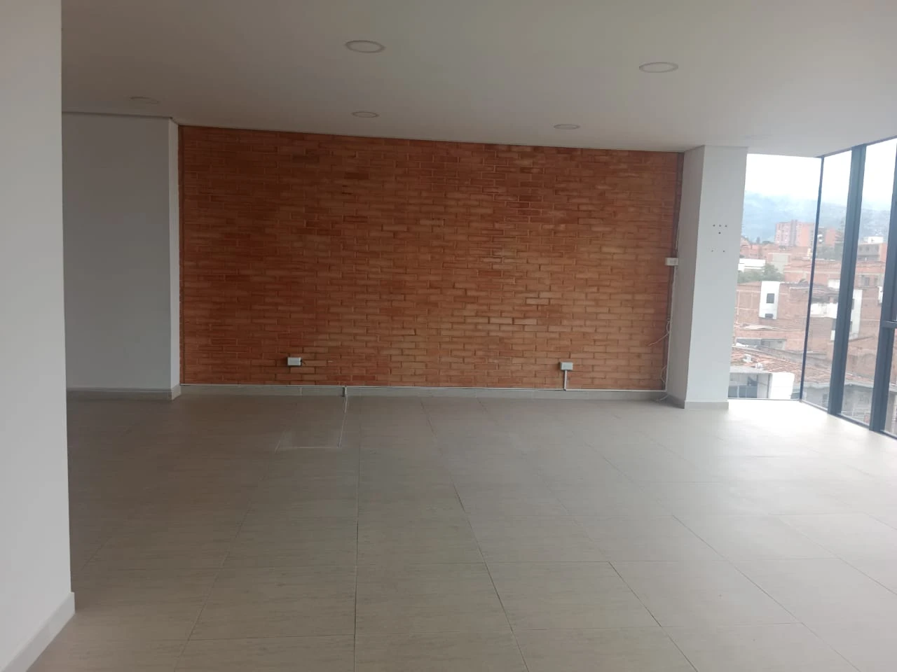 LOCAL COMERCIAL  EN ARRIENDO