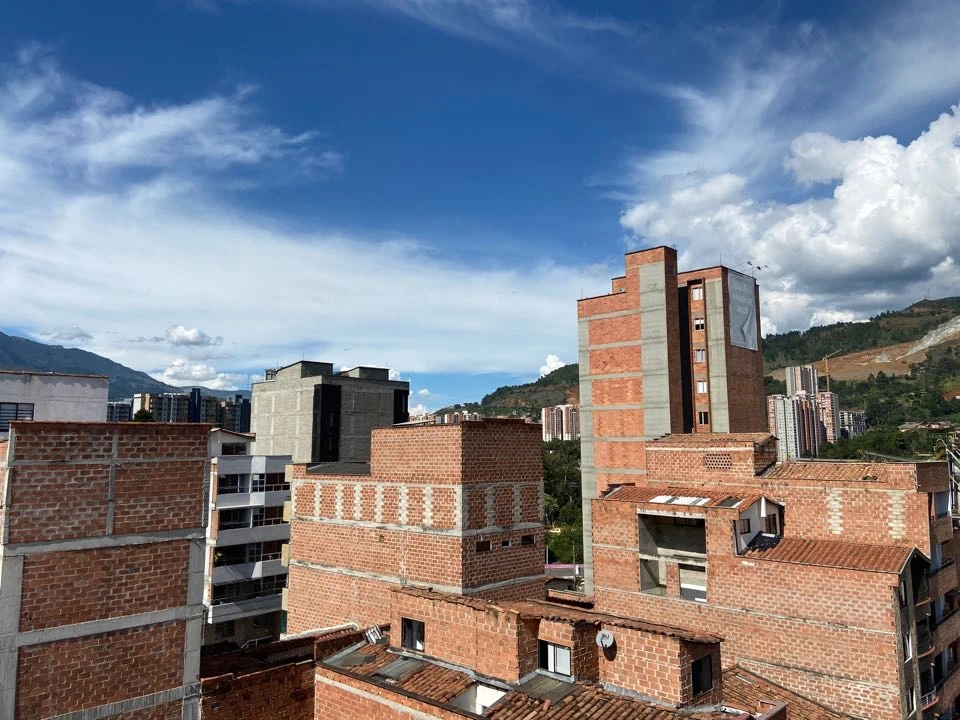 Apartamento en arriendo cerca a estación madera