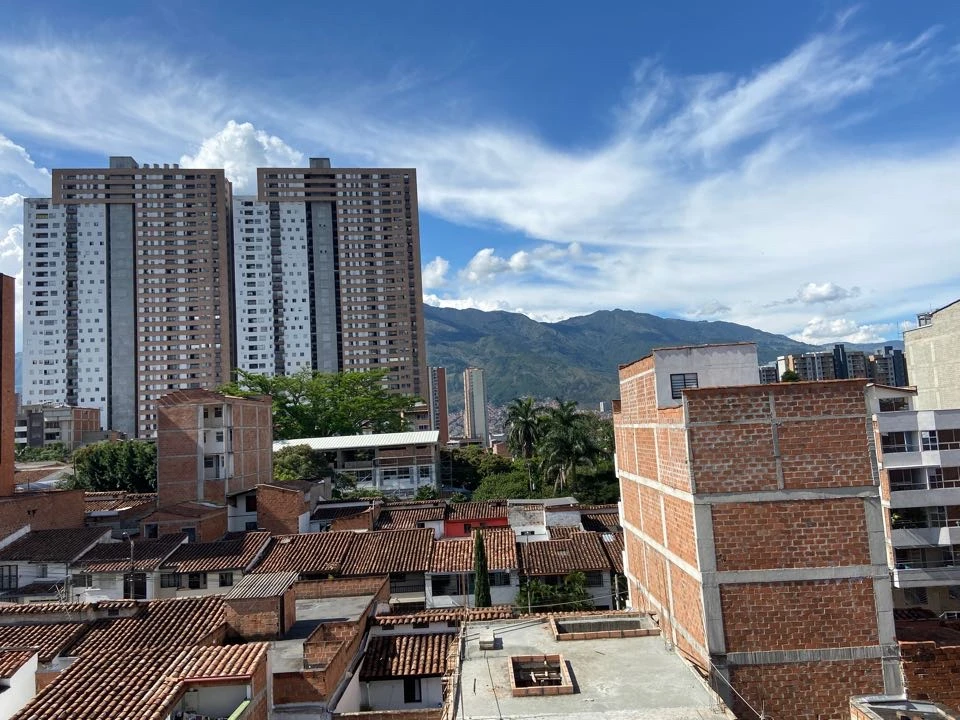 Apartamento en arriendo cerca a estación madera