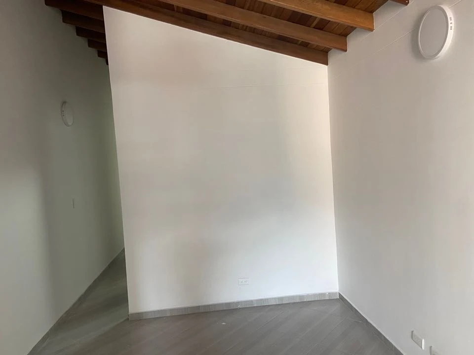 Apartamento en arriendo cerca a estación madera