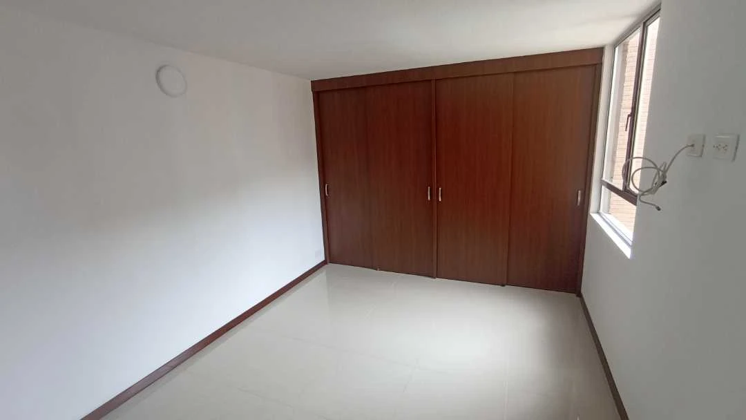 Se arrienda apartamento en sector madera