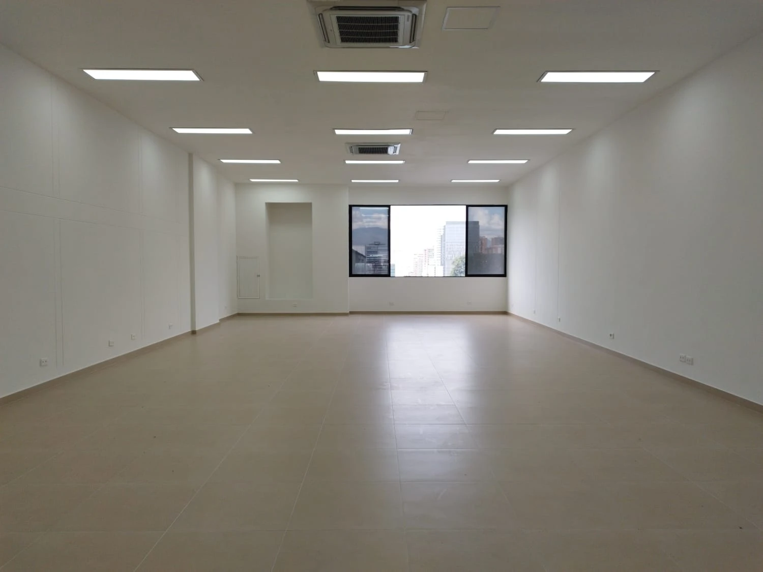 LOCAL EN ARRIENDO MONTERREY