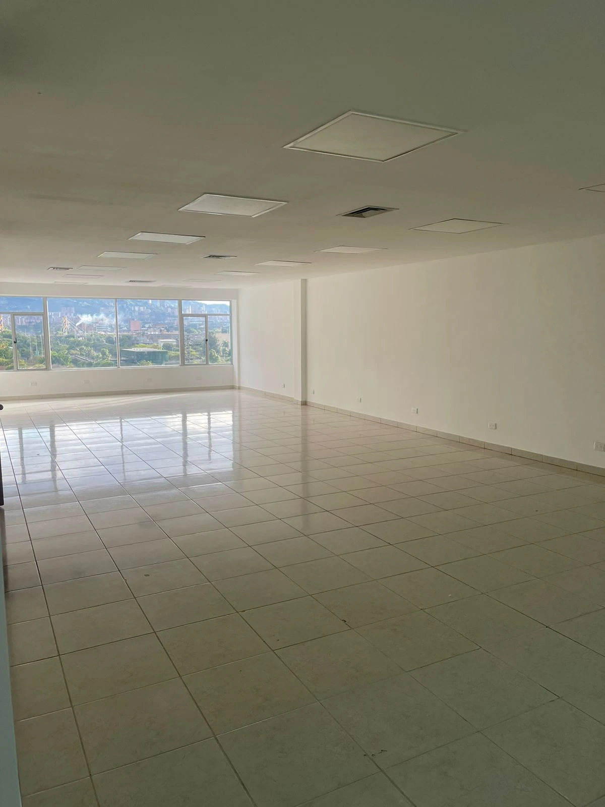 LOCAL EN ARRIENDO MONTERREY