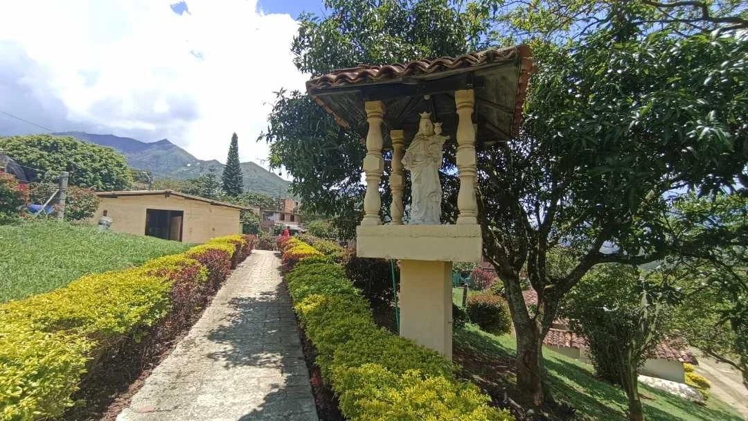 Espectacular finca  campestre sector Copacabana vereda el Alvarado