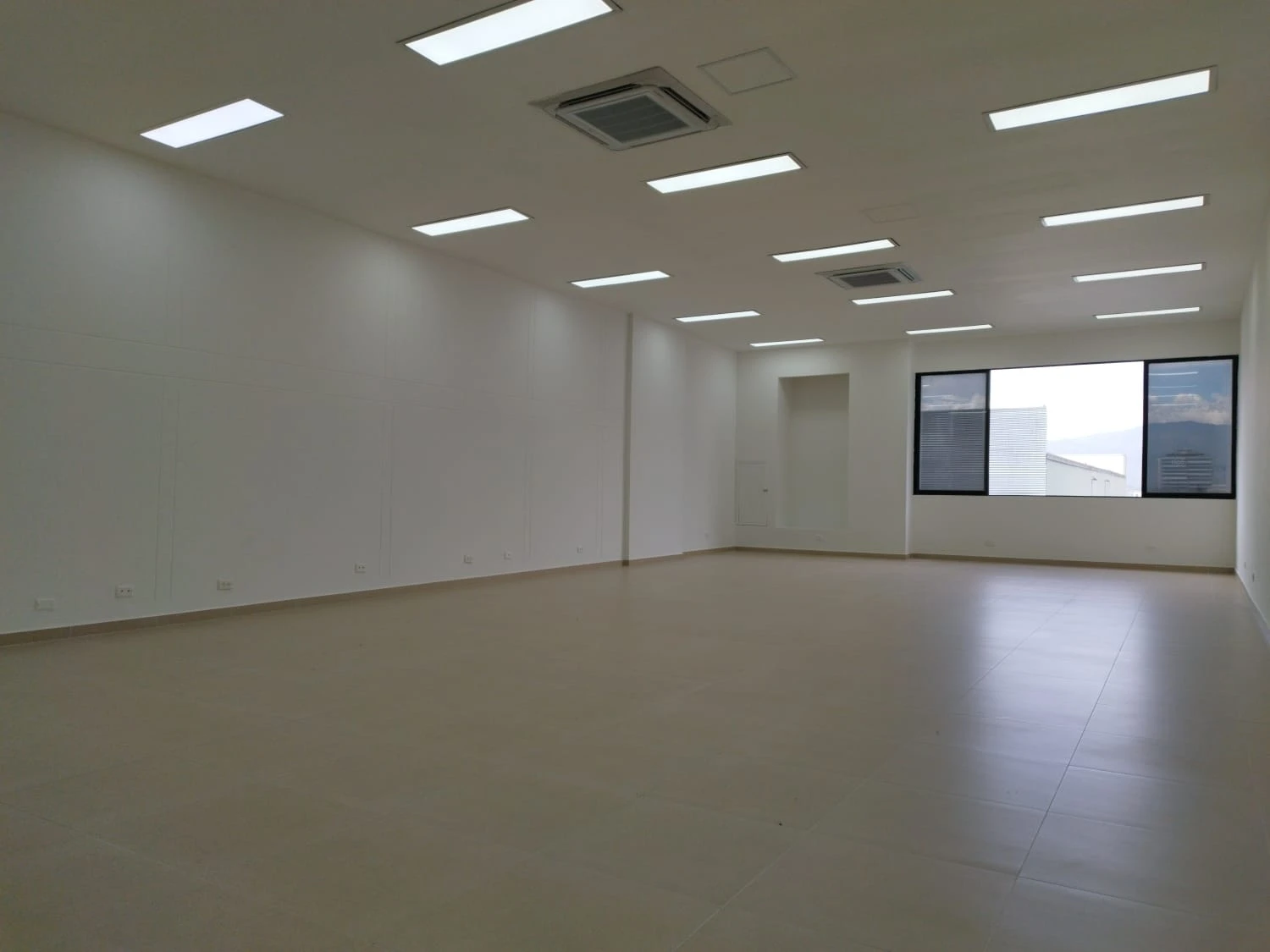 Oficina en Arriendo cc Monterrey