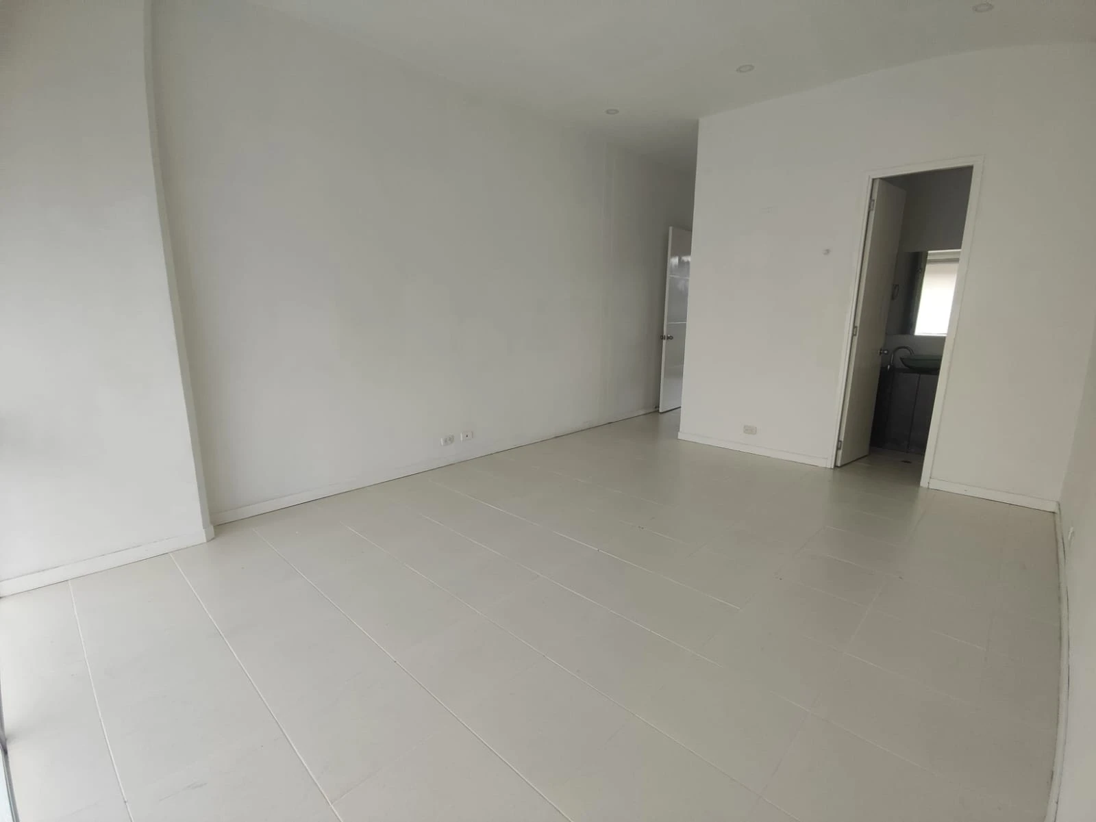 Oficina en arriendo Complex Llanogrande 
