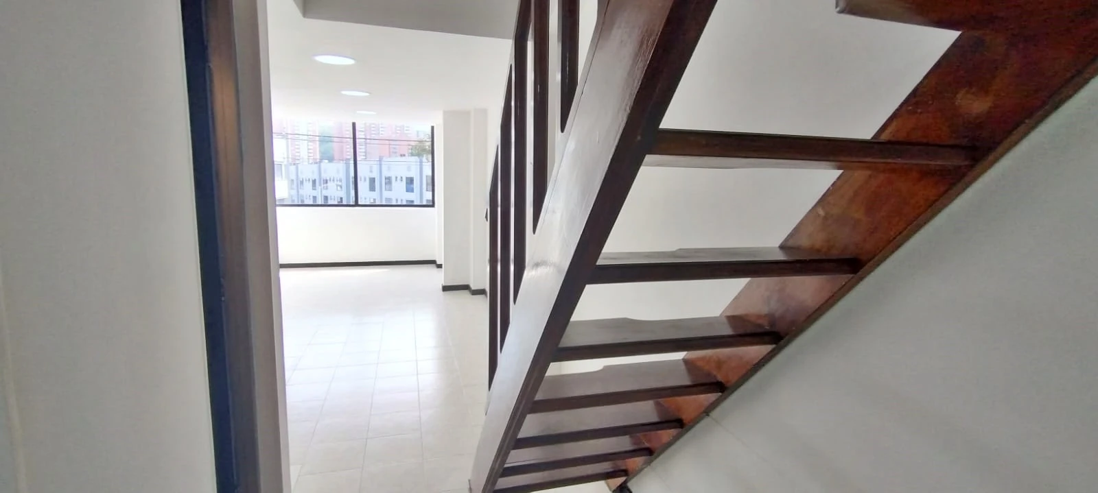 oficina en arriendo sector centro automotriz