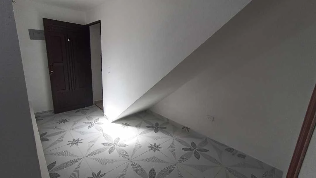 Se arrienda apartamento interior edificio en cabañas