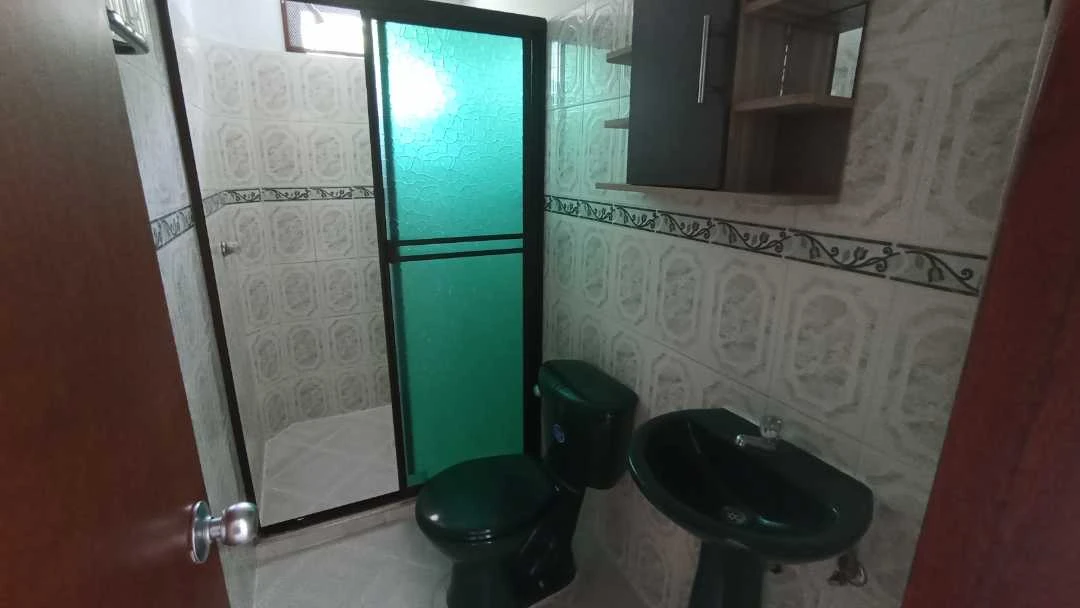 Se arrienda apartamento interior edificio en cabañas