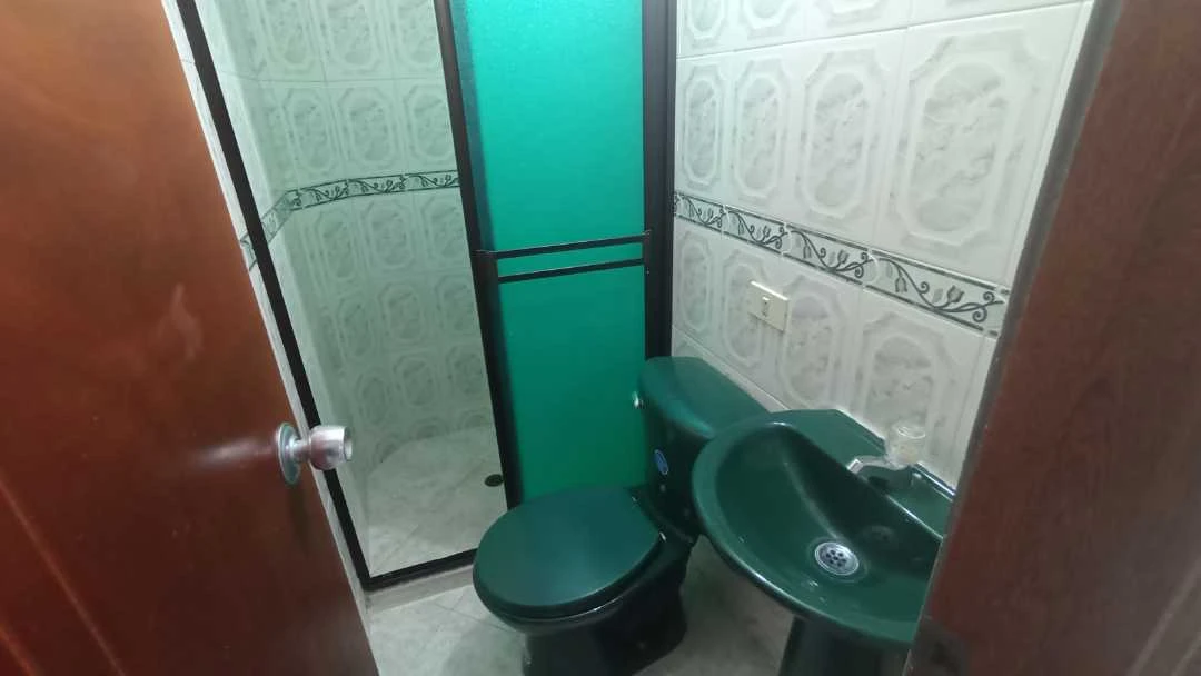 Se arrienda apartamento interior edificio en cabañas