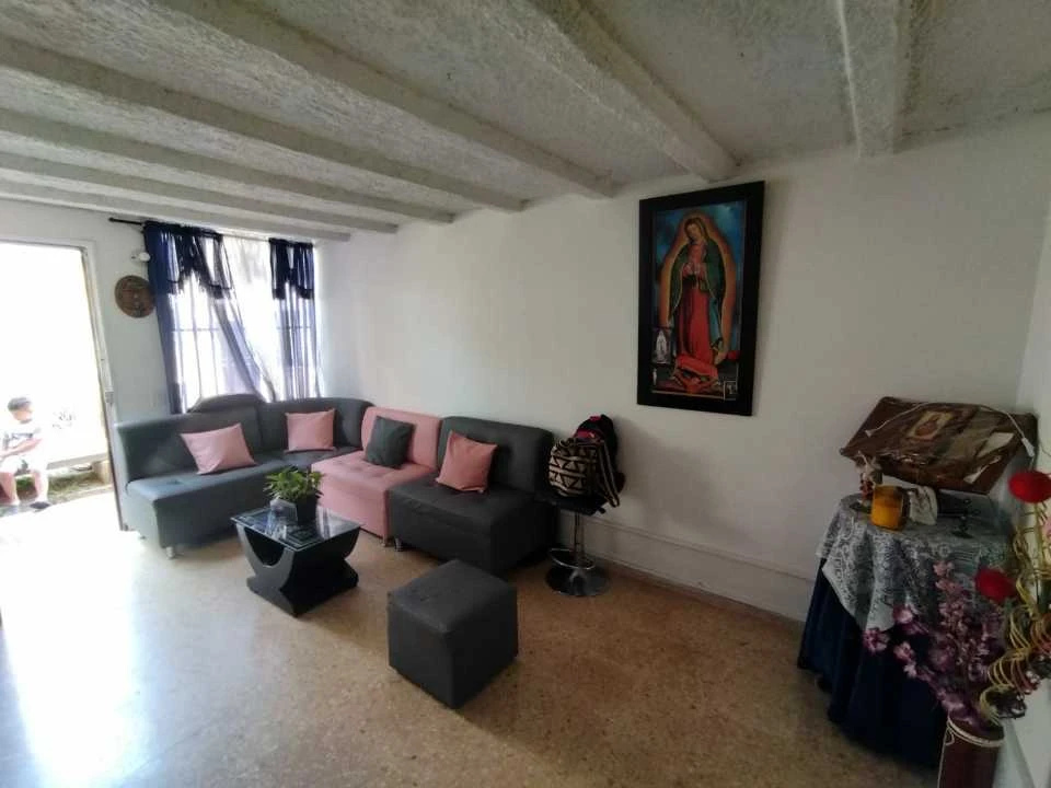 Casa en Venta de tres niveles en Florencia