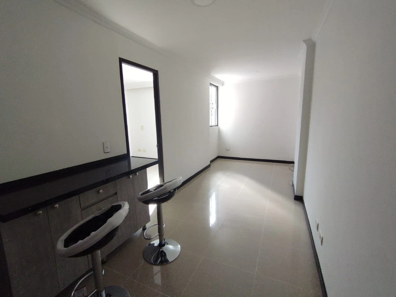 APARATAESTUDIO EN ARRIENDO SECTOR LAURELES