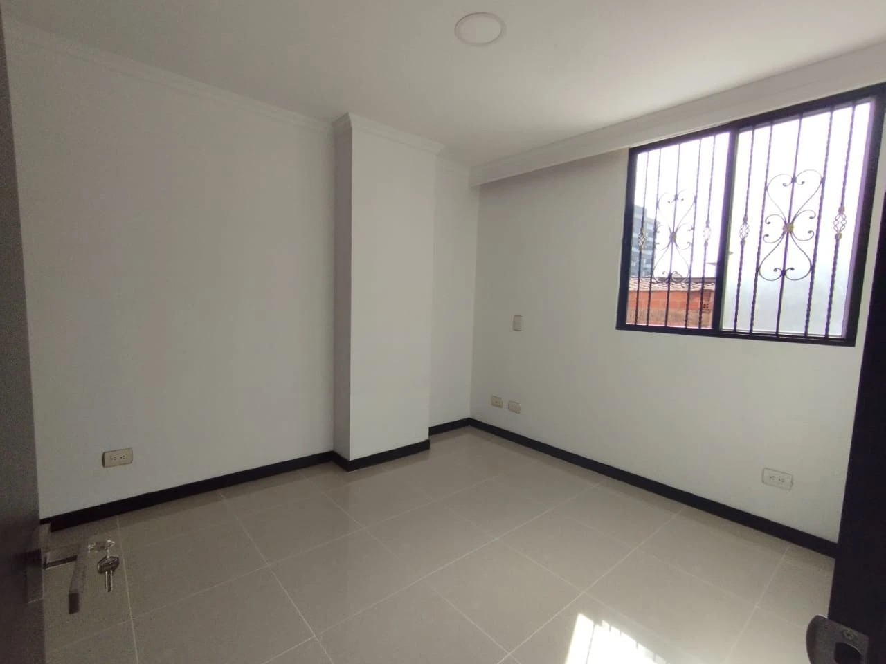 APARATAESTUDIO EN ARRIENDO SECTOR LAURELES