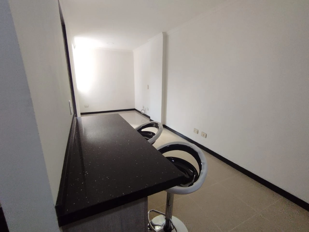 APARATAESTUDIO EN ARRIENDO SECTOR LAURELES