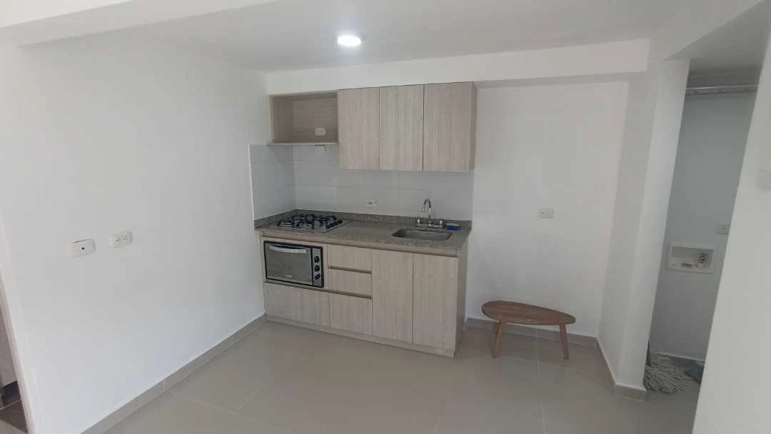 Se arrienda apartamento en sector navarra unidad cerrada.