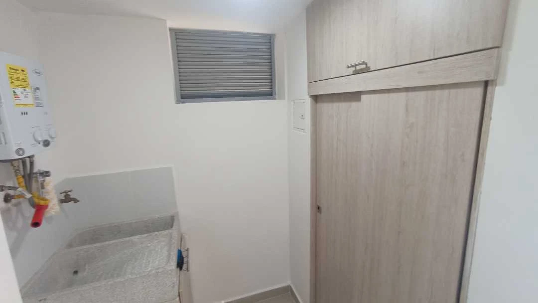 Se arrienda apartamento en sector navarra unidad cerrada.