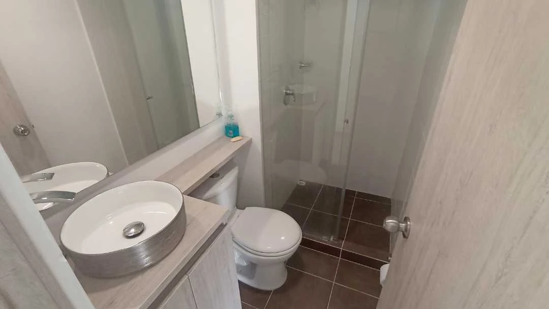 Se arrienda apartamento en sector navarra unidad cerrada.
