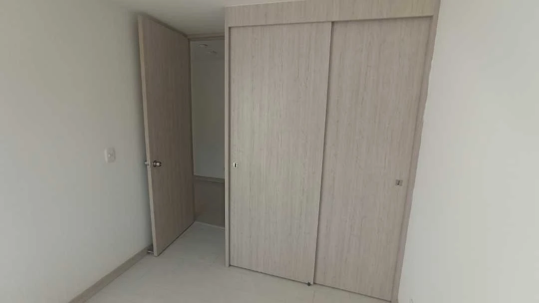 Se arrienda apartamento en sector navarra unidad cerrada.