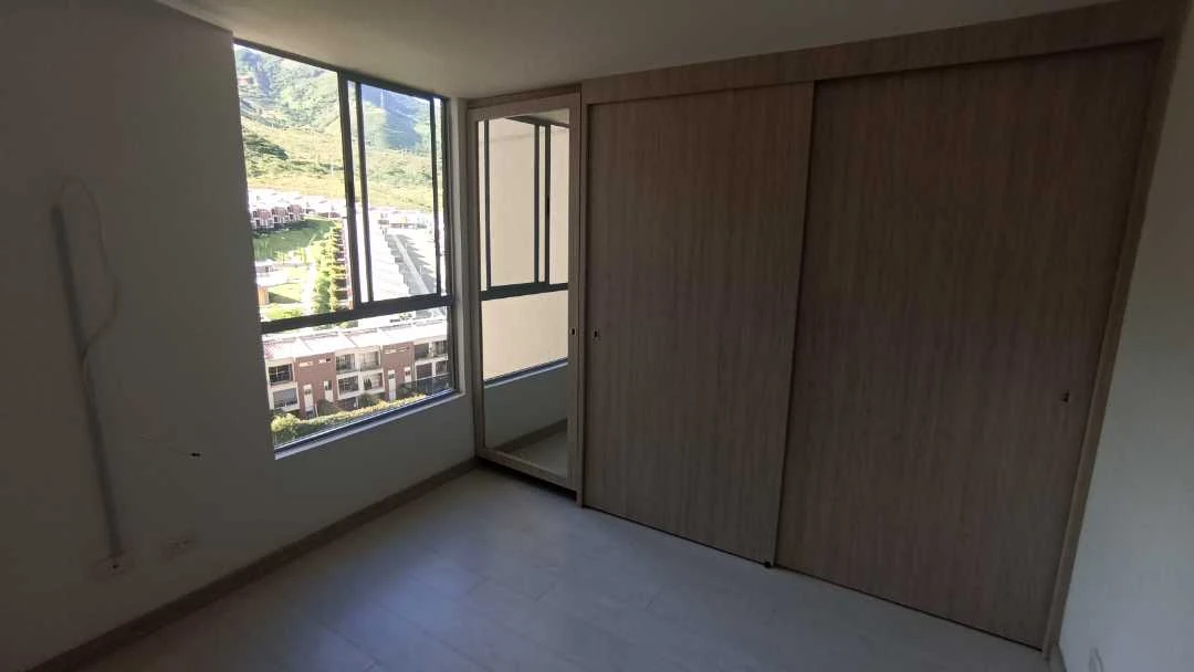 Se arrienda apartamento en sector navarra unidad cerrada.
