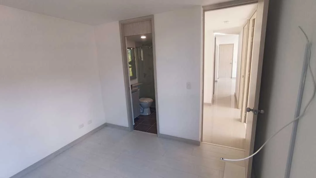Se arrienda apartamento en sector navarra unidad cerrada.
