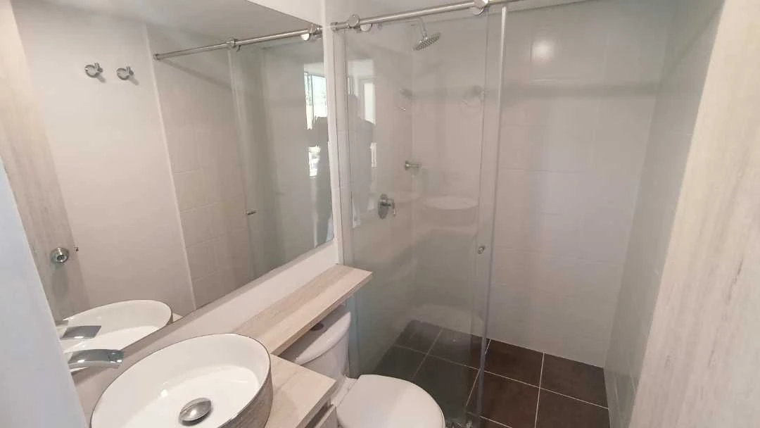 Se arrienda apartamento en sector navarra unidad cerrada.