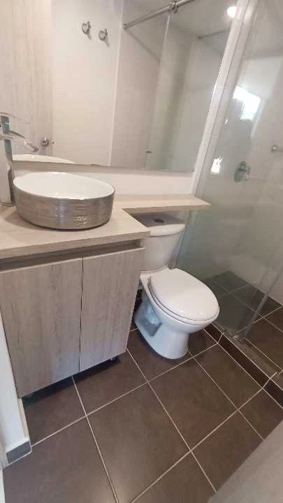 Se arrienda apartamento en sector navarra unidad cerrada.