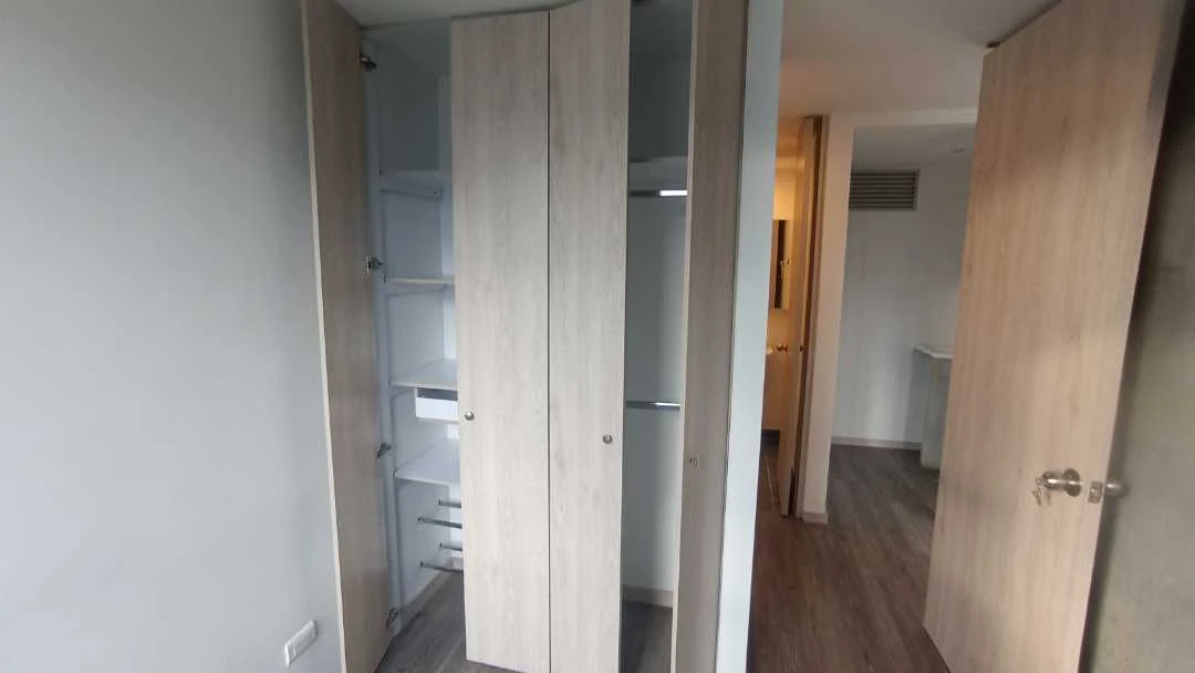 Se arrienda apartamento en sector via machado en unidad cerrada.