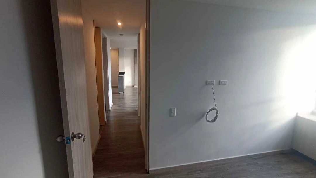 Se arrienda apartamento en sector via machado en unidad cerrada.