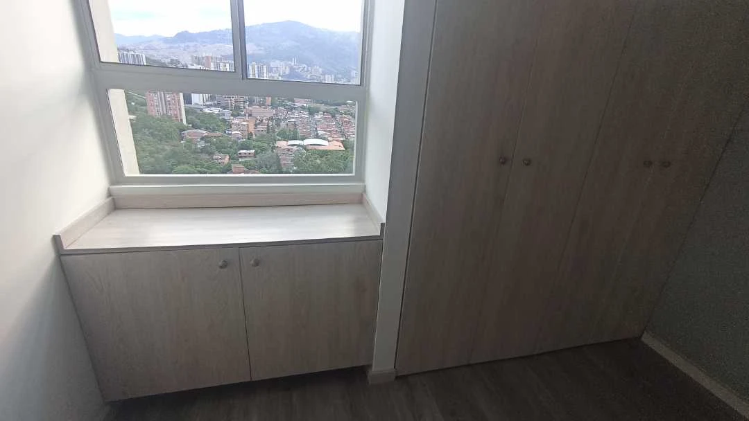 Se arrienda apartamento en sector via machado en unidad cerrada.