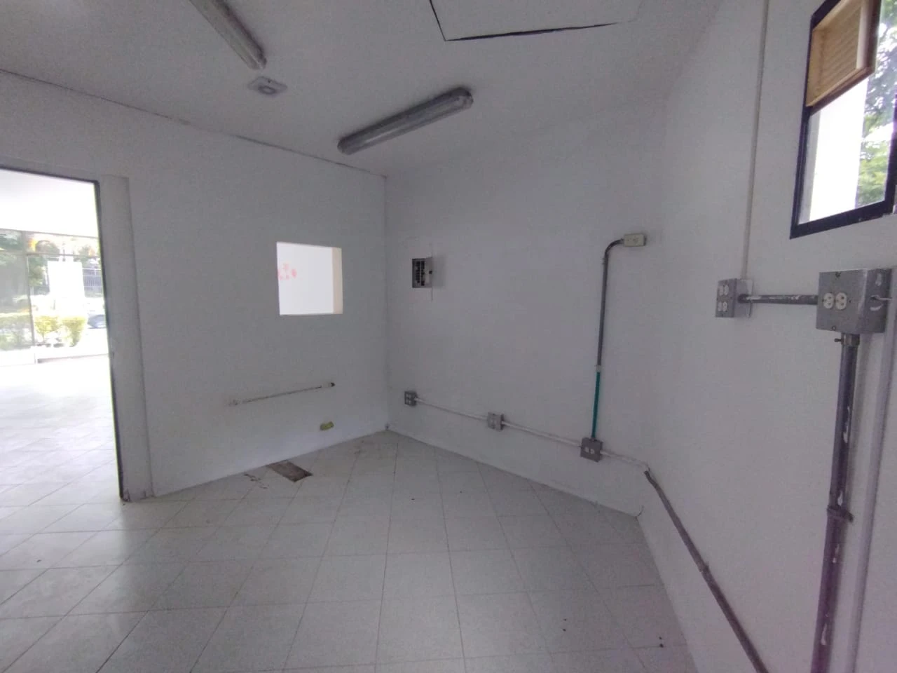 LOCAL COMERCIAL SECTOR MANILA