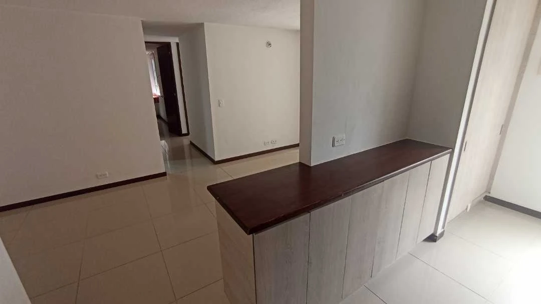 Se arrienda apartamento en sector madera cerca ala estación del metro