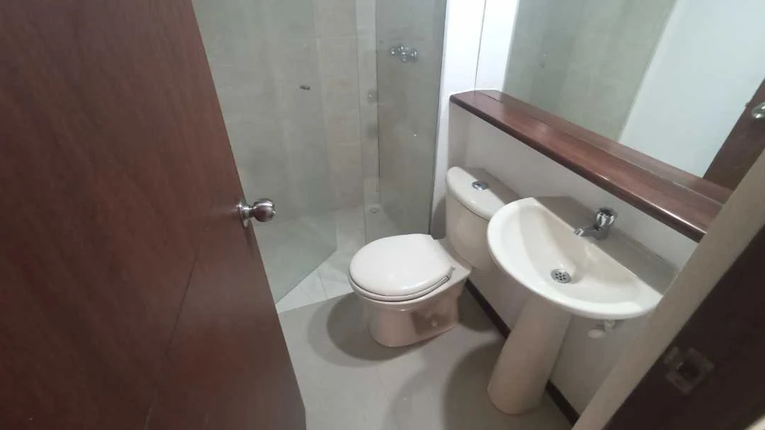 Se arrienda apartamento en sector madera cerca ala estación del metro