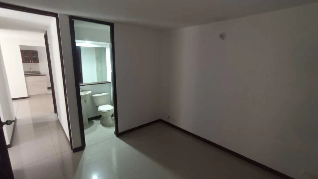 Se arrienda apartamento en sector madera cerca ala estación del metro